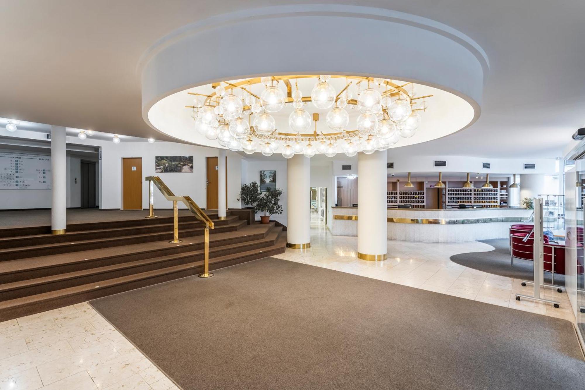 Отель Complex Curie Яхимов Экстерьер фото